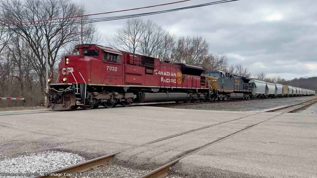 CP 7032 leads B454 at Snyder Ave.